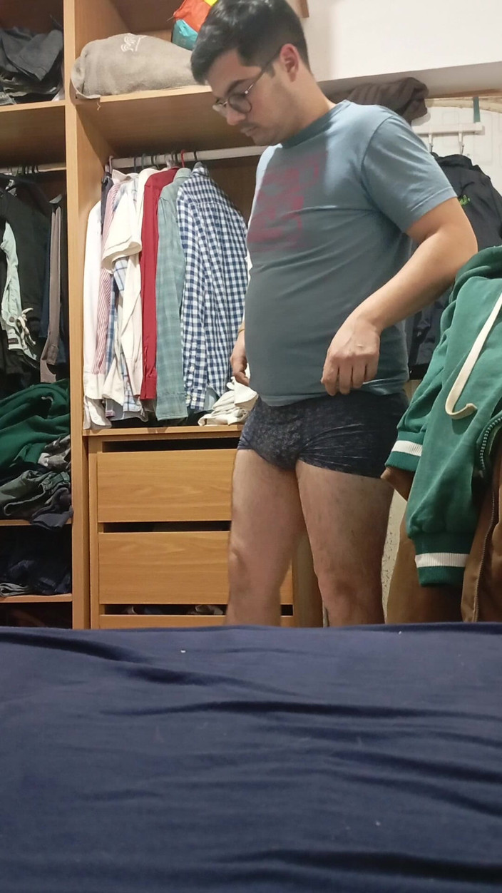 A large Portuguese dick: Lepaskan pakaian Anda