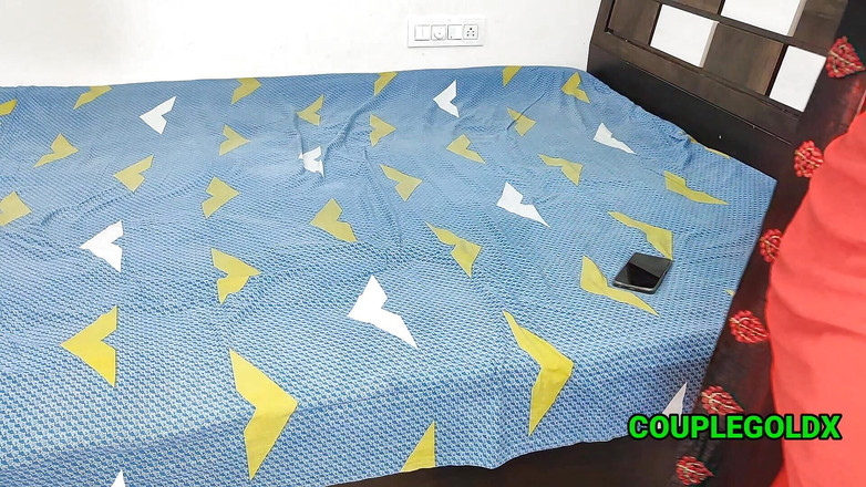 Sexy Komal: 머리를 잘라 푸자 살롱 스타일이라고 코밀.