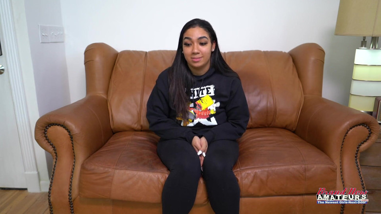 Brand New Amateurs: Parte 1 de 2 linda gordinha fica despida para audição pornô se...