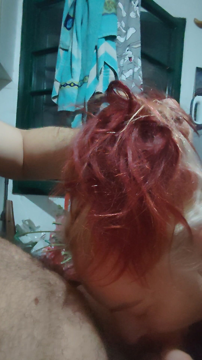 JelaBora: Een grote pik zuigen