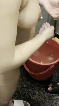 Holi divertimento inizia con strappare il Kurti del mio fratellastro