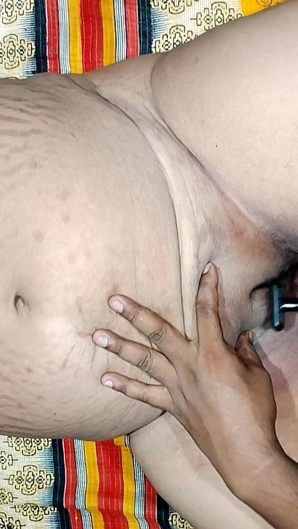 BdSex1656: Taglia la figa dei capelli della bhabi ka del villaggio