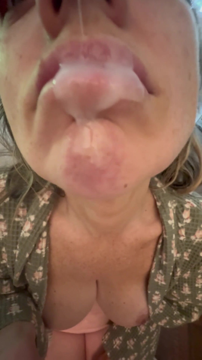 PawgWifeandHubby: Wifey Loves to Wake up &amp; Stroke Cock