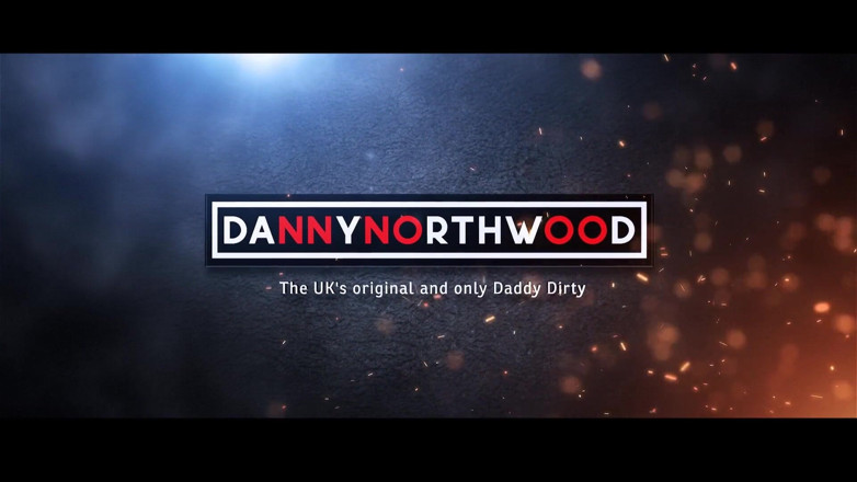 Danny Northwood: Gagică în latex și piele stând pe sclavul ei musculos
