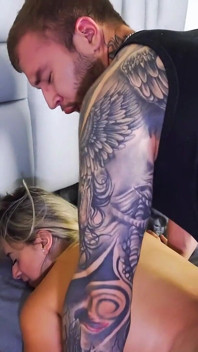 Sorellastra Bionda Arrapata Che Scopa Con Il Fratellastro Brian Evansx Succhiandogli Il Cazzo Rosa