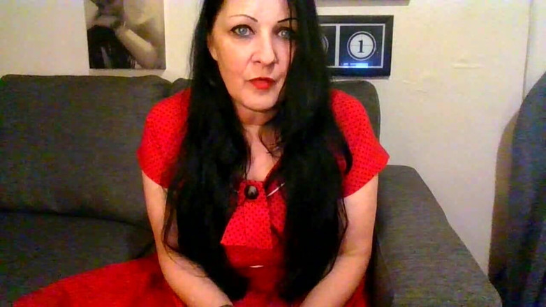 Abby Anna: Sexy milf gapend
