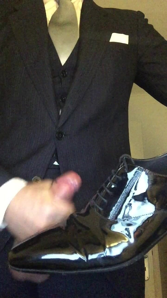 Master Shiny Shoes: CEO scherpt zich aan