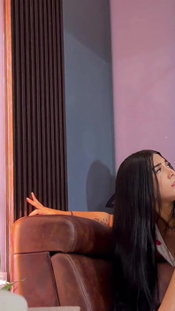 Wanita cantik kolombia yang nggak bisa bayar hutangnya. Aku kakiku saat suamiku lagi nggak di rumah