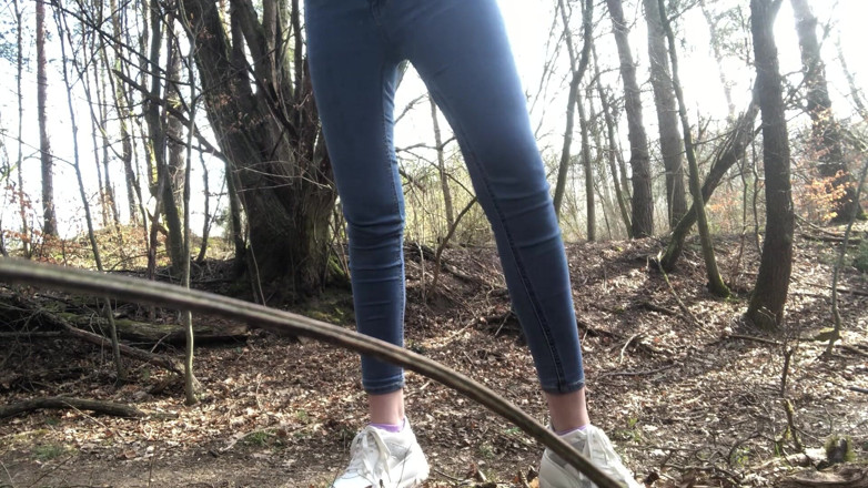 Arteya: Kencing di hutan