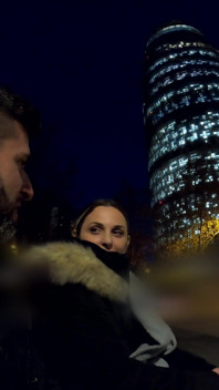 Hete Spaanse met dikke kont wordt opgepikt