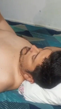 Denně šukám horkou kundičku své nevlastní sestry