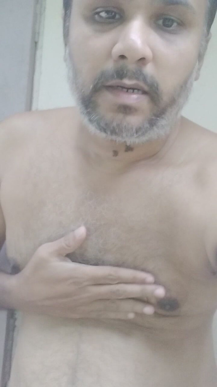 Nani Top: Nahý chlap šuká nadržené kundičky zdarma ....