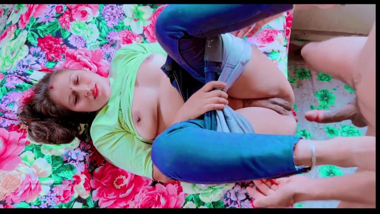 Lust Suman: Hermosa chica caliente en casa