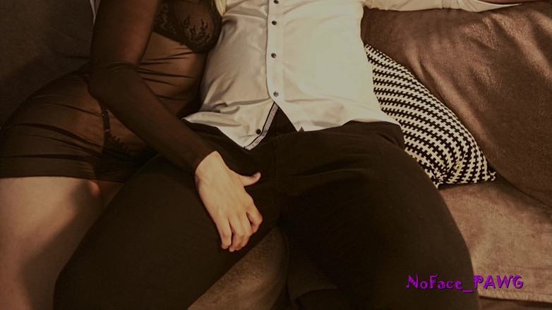 NoFace-PAWG: Er Konnte Nicht Mehr Widerstehen, Sanfter Und Romantischer Handjob