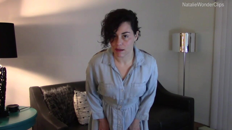 Natalie Wonder: L'agente immobiliare robot ha una serie di eventi infelice