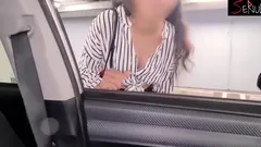 印度办公室女孩在车里给老板口交 - 户外性爱