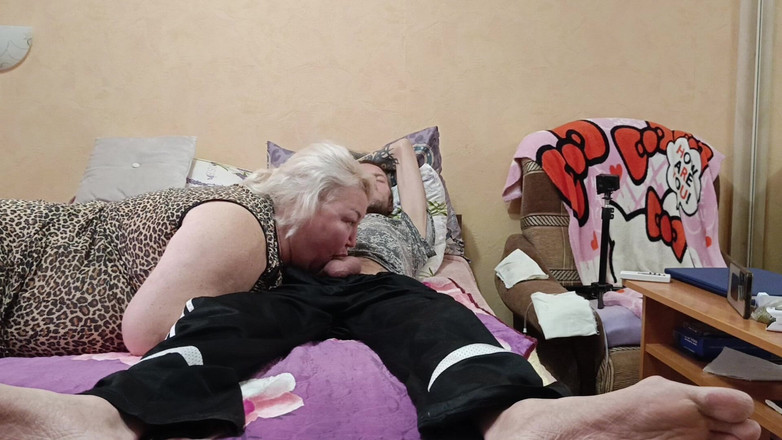 Zona901: 義母からの予想外のディープフェラチオで口に精液を飲み込みます