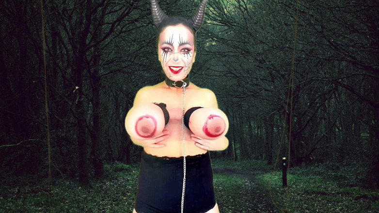 VeeVee Vixen: Udderly Maleficent