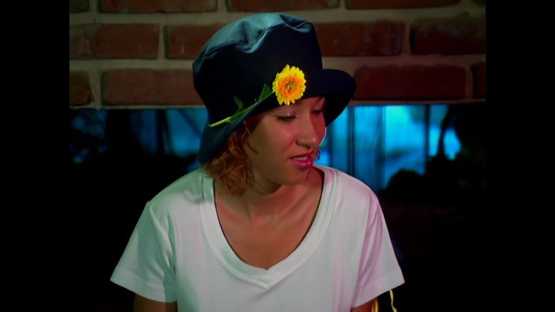 Bewitched!: 为年轻女孩提供激烈而火热的肛交，拥有柔软圆润的臀部