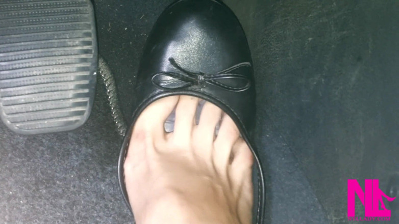Nyllady: Revving in Black Flats on Barefoot