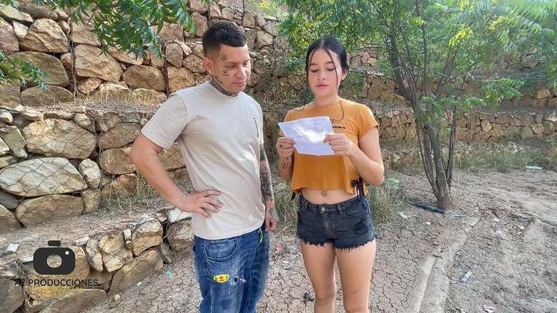 Sara Case: Šukám neznámou latinskou dívku, která mě žádá o pomoc a tvrdě...