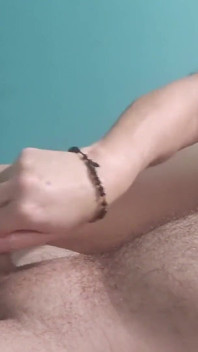 Anh kế thức dậy với một handjob