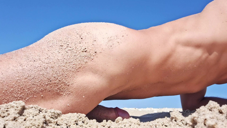Hotsportfitboy: Beach Risk: I Jerked Off &amp; Rubbed My Dick in the...