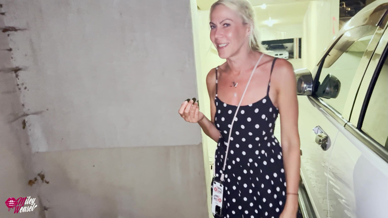 Miley Weasel: Blonde Schlampe Auf Partymeile Abgeschleppt!!