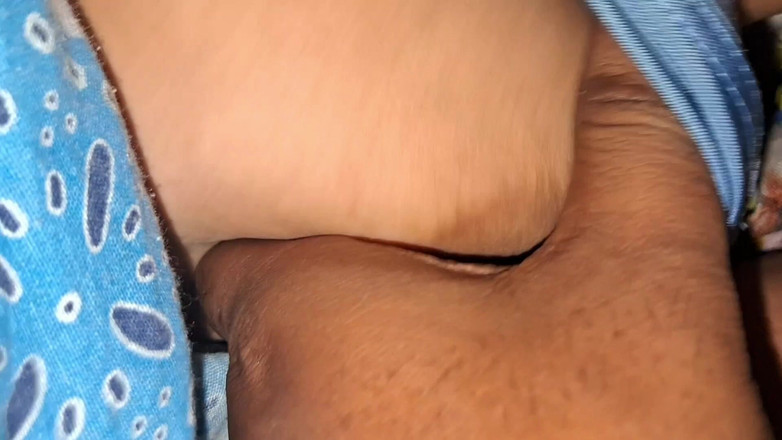 Catchybusty: Bhabhi Akela Ab Ye Peelegi Ghapa Ghap
