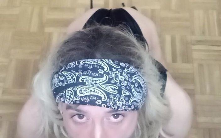 Penelopene27: Crossdresser Deeptroath
