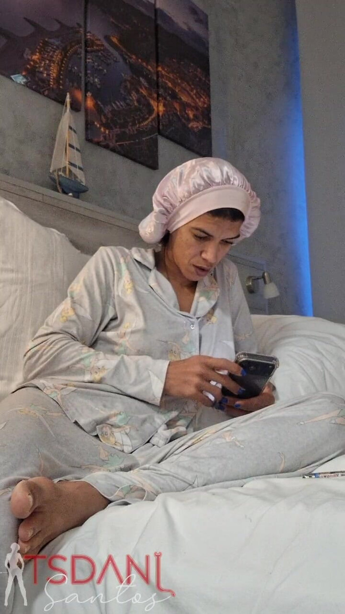 Tsdanisantos1: Дома хороший транссексуал, показывающий свой член