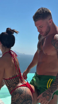 Zlobivá Brazilka jezdí na obrovském čůrákovi a bere nálož mrdky na její kozy! Gabriella Euzebio