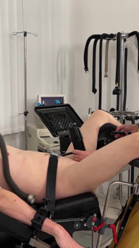 Příběhy z gumové kliniky: Dojení, kouření, prstění a šukání