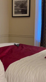 Hotel se convierte arriba en una puta