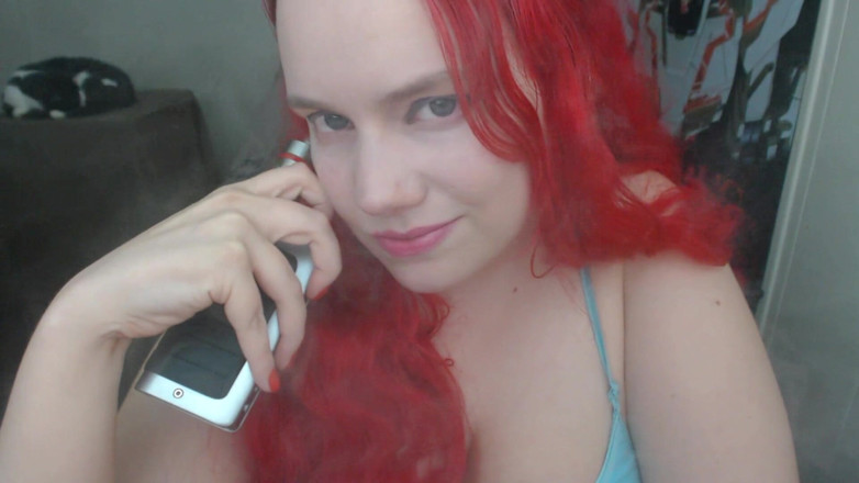 Scarlet Vixen: Flirty Vaping