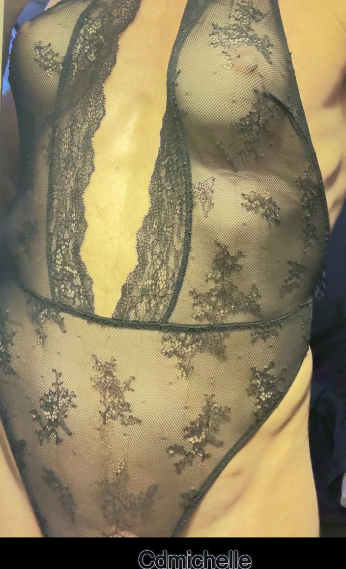 Feeling sexy today crosdressing: Crossdresser Michelle vestindo body preto enquanto brinca com pau
