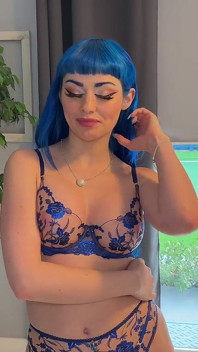 Prinsă pe Jewelz Blue