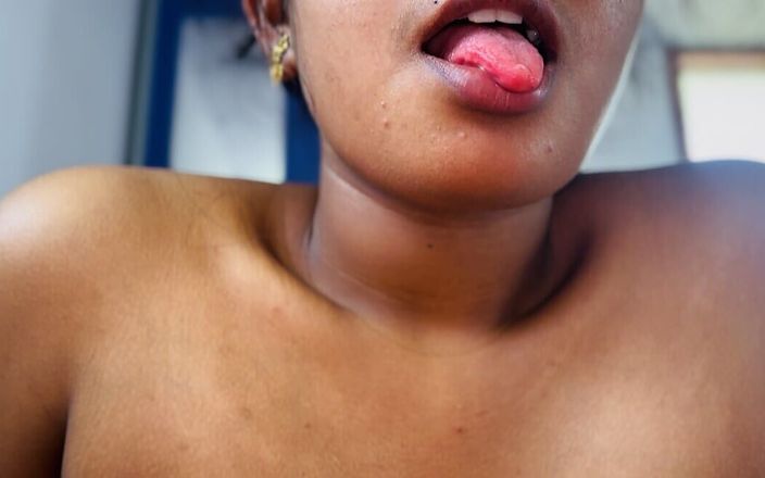 Mary V: Un propriétaire tamoul fait une femdom avec un garçon tamoul