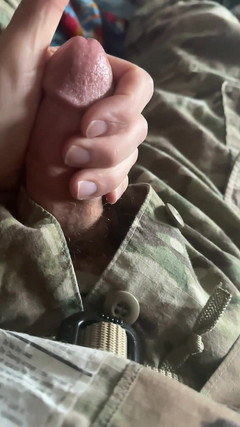 Gay Soldier Stuff: Masturbando e sendo com tesão no meu uniforme do exército -...