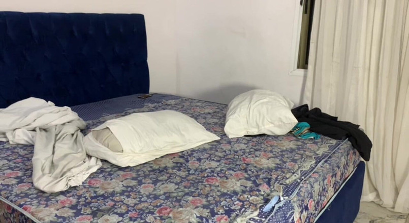 Sexypeller: Hij verbergt zich voor zijn vrouw naar mijn kamer om...