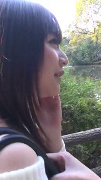 Brunetka Azjatycka MILF bierze głębokie namiętne ciągi