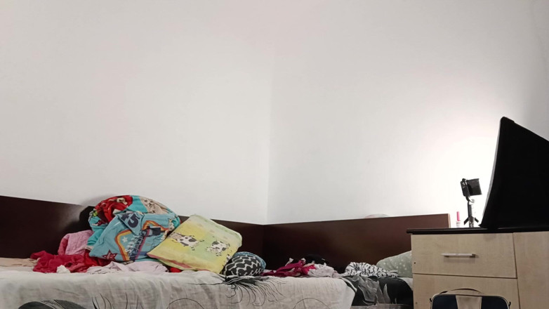 Amateur_MS: Sexy Wife Dances Naked at Home. Sexy Stepmom Does Yoga...