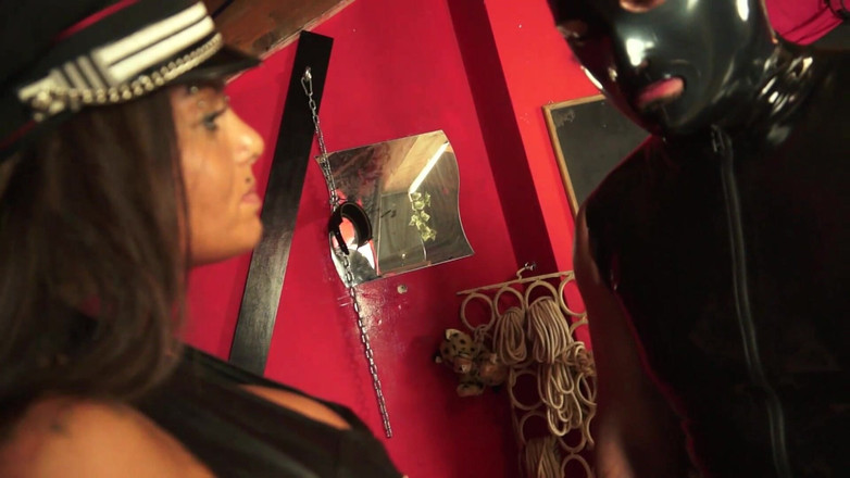 Absolute BDSM: Sexy latina dominatrix com enorme cinta-fodendo escravo masculino