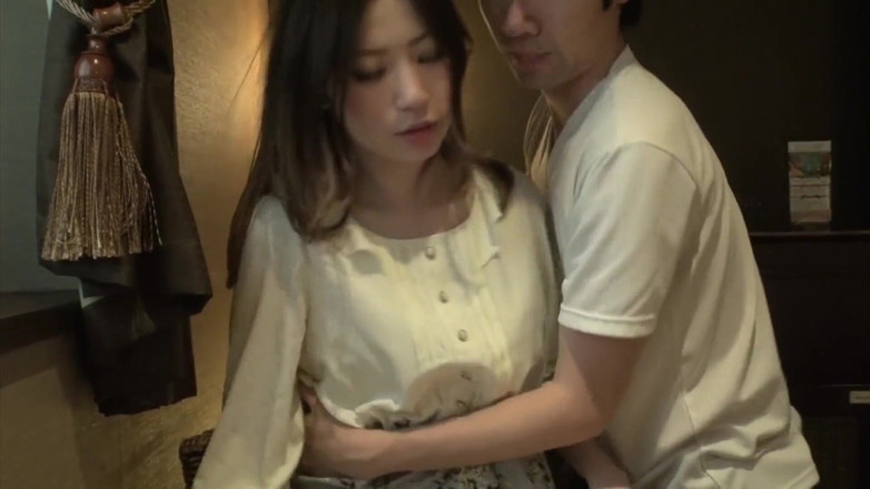 Japan Lust: Infiel esposa japonesa busca preñada en la habitación del hotel