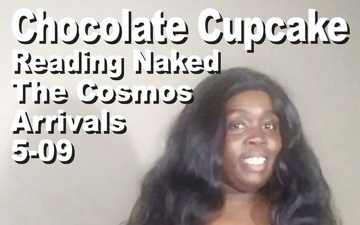 Cosmos naked readers: Cewek sange ini lagi asik baca cupcake cokelat sambil bugil...
