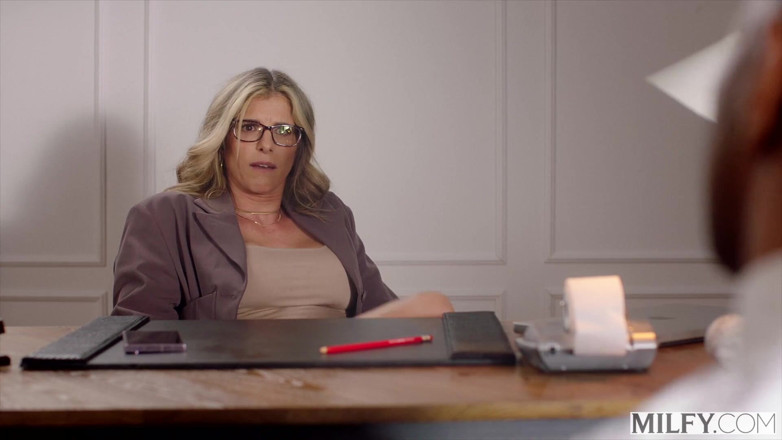 Milfy: Milfy Anal-älskande Bosslady Cory ger kandidaten ett riktigt jobb
