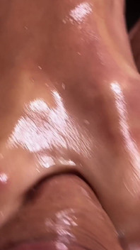 不要跳过腿部一天！她用她的腿撸我的鸡巴
