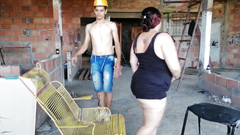 ROUS: Tieni il passo con il giovane ragazzo che è senza camicia...