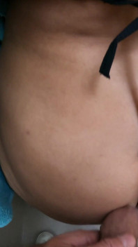 Istriku yang sange pakai baju renang di pantai dan hal itu terjadi - pamer kontol sampai muncrat