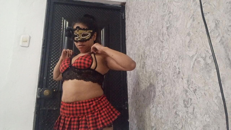 PATY PATY: Exotisk dansare värmer upp med sin fitta Open